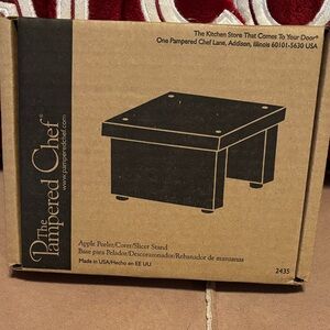 NIB Pampered Chef apple peeler/corer stand